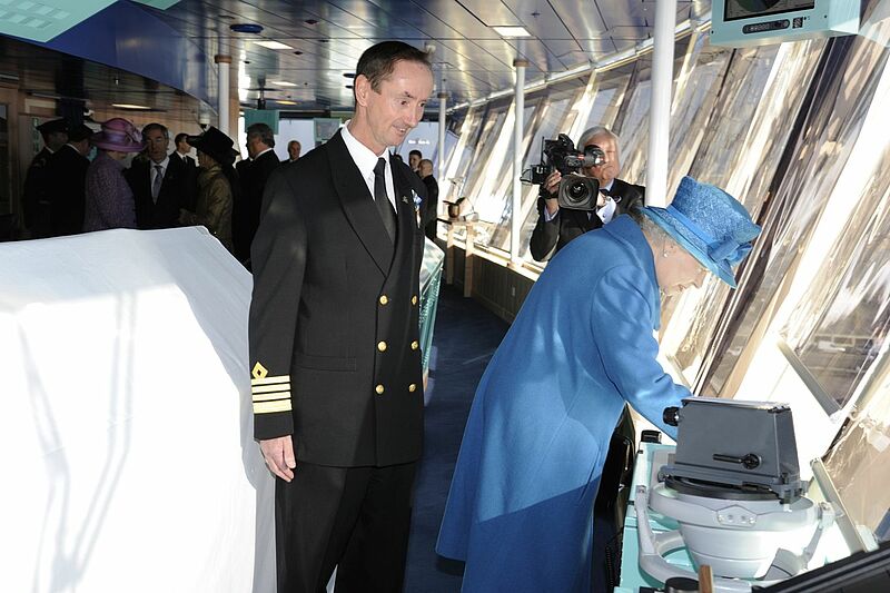 Im Jahr 2010 taufte Queen Elizabeth II. in Southampton das Cunard-Schiff Queen Elizabeth – ohrenbetäubend per Schiffshorn. Foto: Cunard