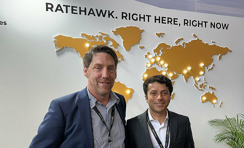 Ratehawk-Gründer Felix Shpilman (rechts) und sein Deutschland-Chef Nils Proschek im März auf der ITB in Berlin
