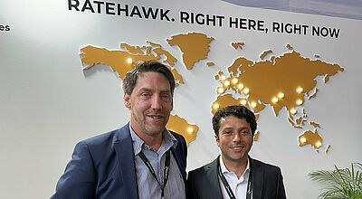 Ratehawk-Gründer Felix Shpilman (rechts) und sein Deutschland-Chef Nils Proschek im März auf der ITB in Berlin