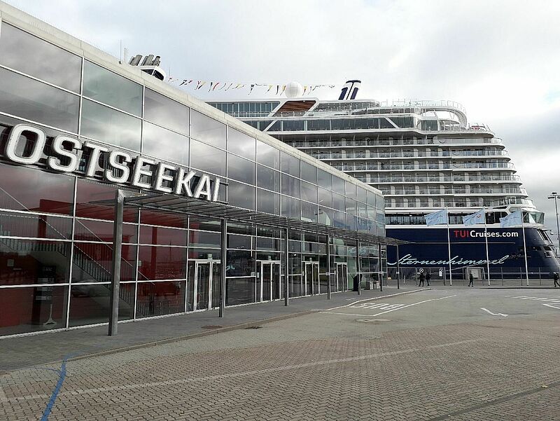 In der aktuellen ta-Ausgabe berichten wir noch von einer Blauen Reise mit der Mein Schiff 1 ab Kiel. Foto: ck