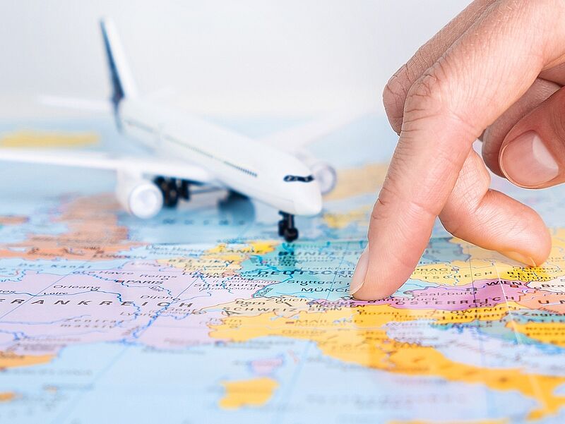 Auch im Vorjahr lagen die Reisebüro-Umsätze noch unter dem Niveau von 2019. Foto: Olesia Bekh/istockphoto