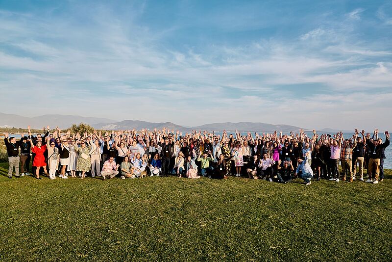 Reiseexperten und Aussteller bim Gruppenfoto an der Türkischen Ägäis