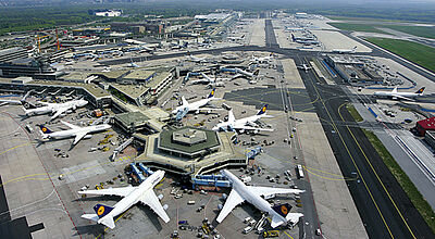 Auch auf dem Flughafen Frankfurt schrumpfte das Minus im März, lag aber immer noch bei über neun Prozent.