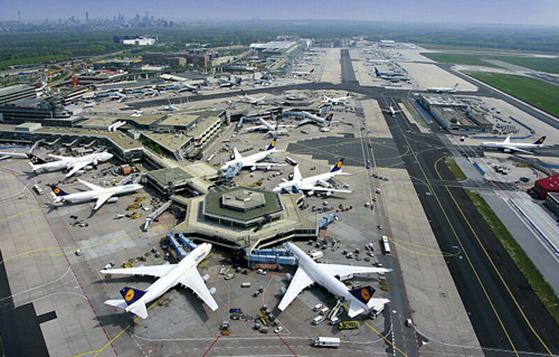 Auch auf dem Flughafen Frankfurt schrumpfte das Minus im März, lag aber immer noch bei über neun Prozent.