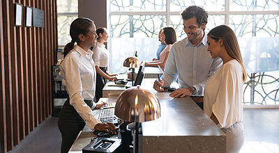 Für den Fachkräftemangel in den Hotels zeigen offenbar viele Gäste Verständnis Für den Fachkräftemangel in den Hotels zeigen offenbar viele Gäste Verständnis