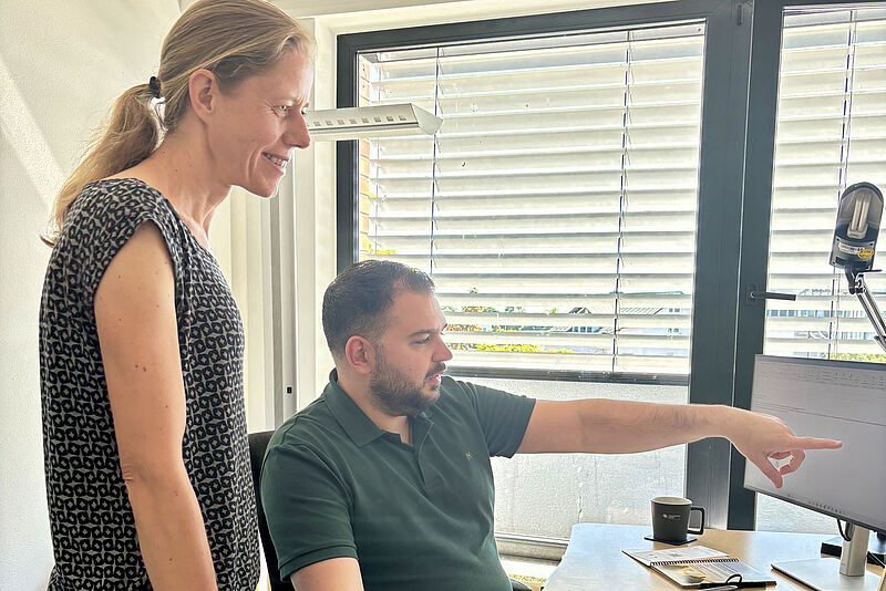 Ulrike Ringrose und Vincenzo Cervone unterstützten das Team in der Oberurseler Zentrale