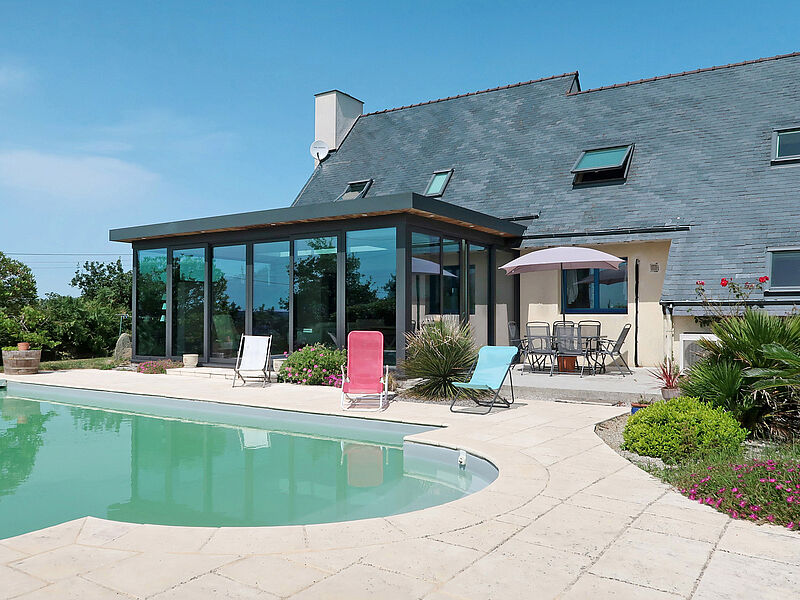 Neu ist dieses Ferienhaus mit Pool für bis zu sechs Personen in der Bretagne