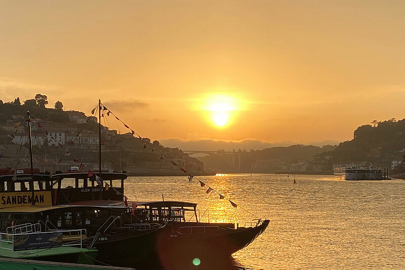 Aufbruch in neue Zeiten: Sonnenaufgang am Douro