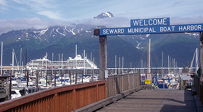 Seward ist Ziel der Kreuzfahrtschiffe und Startpunkt der Ausflugsboote.