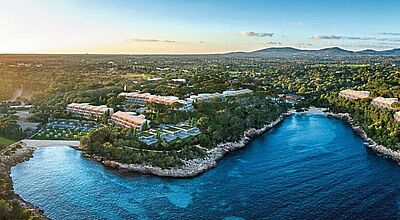 Zum Ikos Porto Petro gehören zwei Badebuchten. Modell: Ikos Zum Ikos Porto Petro gehören zwei Badebuchten. Modell: Ikos