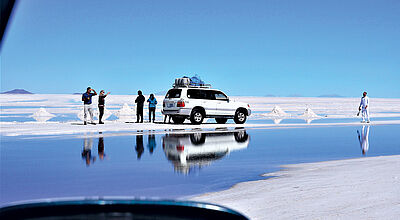 Unterwegs im geländegängigen Fahrzeug auf dem Salar de Uyuni