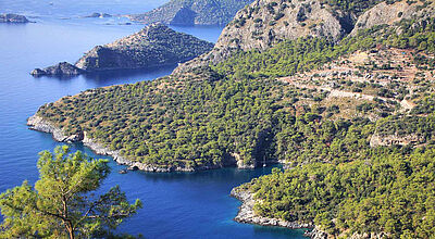 Neben Stränden und viel Kultur lockt die Türkei auch mit einer beeindruckenden Naturkulisse – wie hier an der Lykische Küste