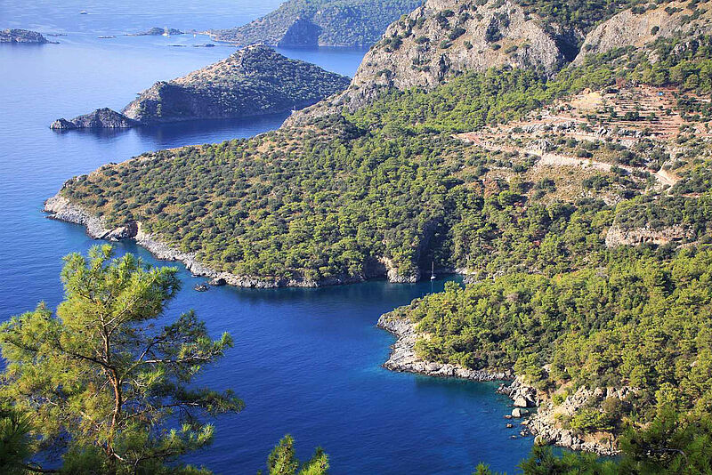 Neben Stränden und viel Kultur lockt die Türkei auch mit einer beeindruckenden Naturkulisse – wie hier an der Lykische Küste