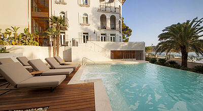 Zur Fünf-Sterne-Villa Hortensia gehört auch ein Pool mit beheiztem Meerwasser