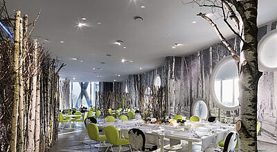 Bäume und Bullaugenfenster: Blick in das Barcelo Milan