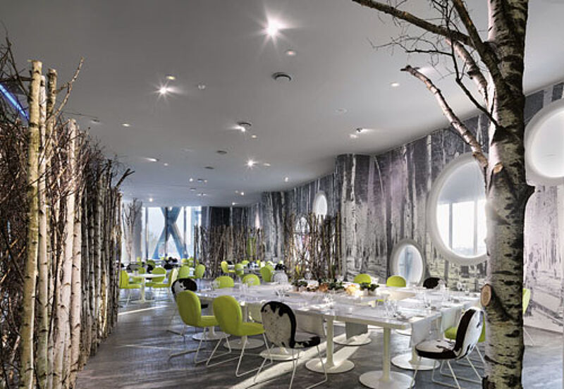 Bäume und Bullaugenfenster: Blick in das Barcelo Milan