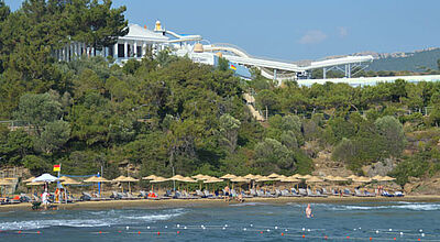 Blick auf den Strand des Club Marvy in Özdere an der Ägäis