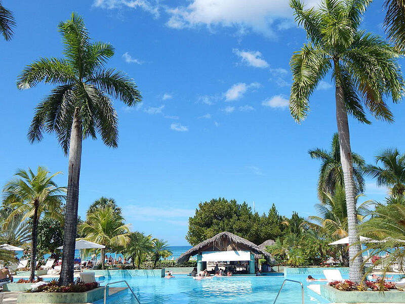 Während der Renovierungsphase des Hauptpools (Foto) wird im Couples Negril ein provisorisches Becken direkt am Strand errichtet