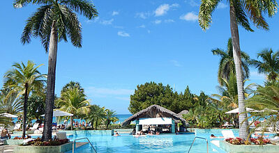 Während der Renovierungsphase des Hauptpools (Foto) wird im Couples Negril ein provisorisches Becken direkt am Strand errichtet Während der Renovierungsphase des Hauptpools (Foto) wird im Couples Negril ein provisorisches Becken direkt am Strand errichtet