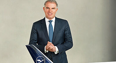 Lufthansa-Chef Carsten Spohr freut sich über eine starke Ticket-Nachfrage