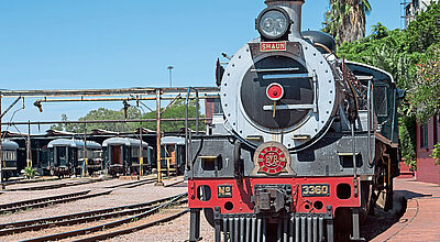 Nostalgie pur: eine Dampflok von Rovos Rail im Privatbahnhof von Pretoria