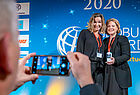 Riu eroberte Platz drei der Kategorie "Bester Reisebüro-Service Hotels". Den Pokal nahmen Kathrin Scupin (links) und Beatrice Krah im Empfang