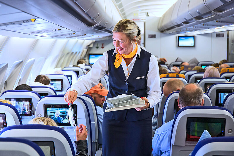 Zusatzleistungen werden für Lufthansa immer wichtiger. Pflegetücher gibt es vorerst noch kostenlos