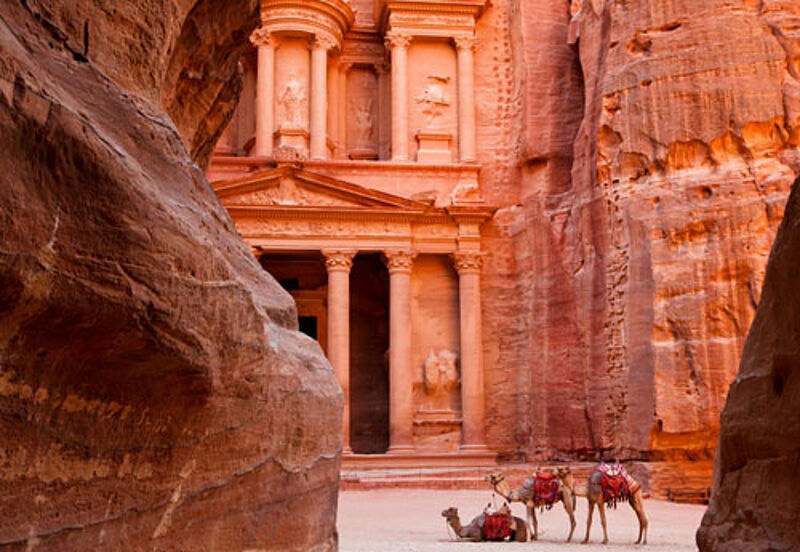 Die Felsenstadt Petra zählt zu den Highlights von Jordanien