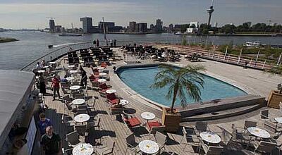 Ungewöhnliche Übernachtungsmöglichkeit in Rotterdam – der gleichnamige Kreuzer