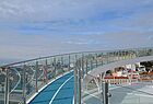 Jogging mit Steigung und Ausblick. Auch im Fitness-Club kann man mit Aussicht trainieren, der Club ist von drei Seiten verglast