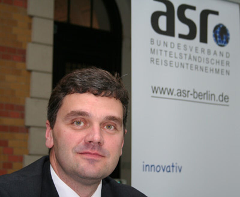 ASR-Chef Stephan Busch will günstige Bahn-Tickets auch Kleinveranstaltern und Reisebüros zugänglich machen.
