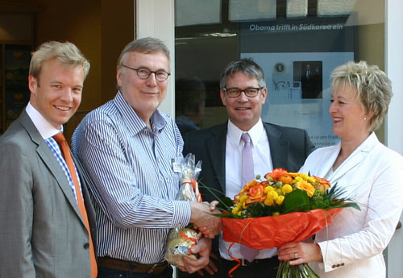 Günter Honemann (zweiter von links) mit Cook-Vertriebschef Carsten Seeliger (links), Albin Loidl (Leiter Franchise) und Carola Hoppe (Distriktleiterin Nord-West)