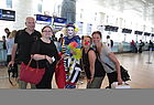Abschied am Airport Ben Gurion: Vor dem Check-in bei Al El werden die Passagiere unter anderem von Clowns unterhalten