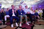 Hatten Spaß auf Tagung (von links): Die Best-Vorstände Cornelius Meyer und Frank Winkler, TUI-Deutschland-Chef Benjamin Jacobi, Vize-Best-Aufsichtsratsvorsitzende Heike Schiller, VUSR-Chefin Marija Linnhoff und VUSR-Referent Volker Mertens