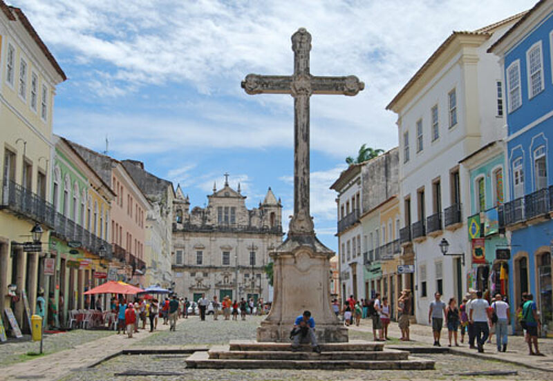 Wer zur Fußball-WM nach Salvador da Bahia reist, sollte auch das bunte Altstadtviertel Pelourinho nicht verpassen
