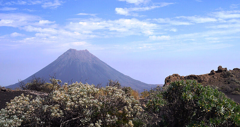 Eine neue Kapverden-Tour führt auf den Pico de Fogo – inklusive Übernachtung im Krater. Foto: Alexa Nbg/pixabay