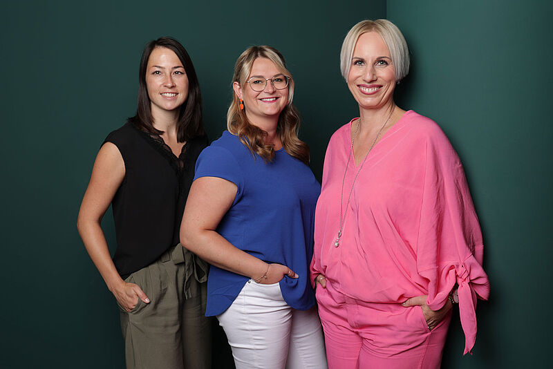 Das Franchise-Team von Alltours Reisecenter: Nicole Sander, Innendienst Franchise/Projekte, Jana Wolf, Innendienst Franchise/Marketing und Vivien Heydebreck, Bereichsleitung Franchise