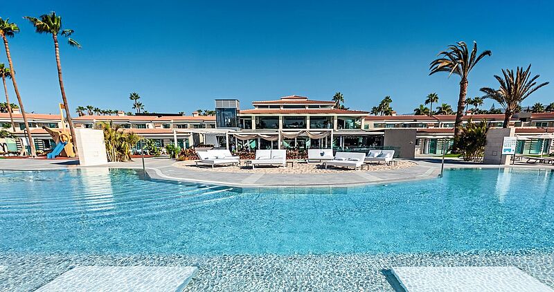 Viel Platz: Pool im Kumara Serenoa