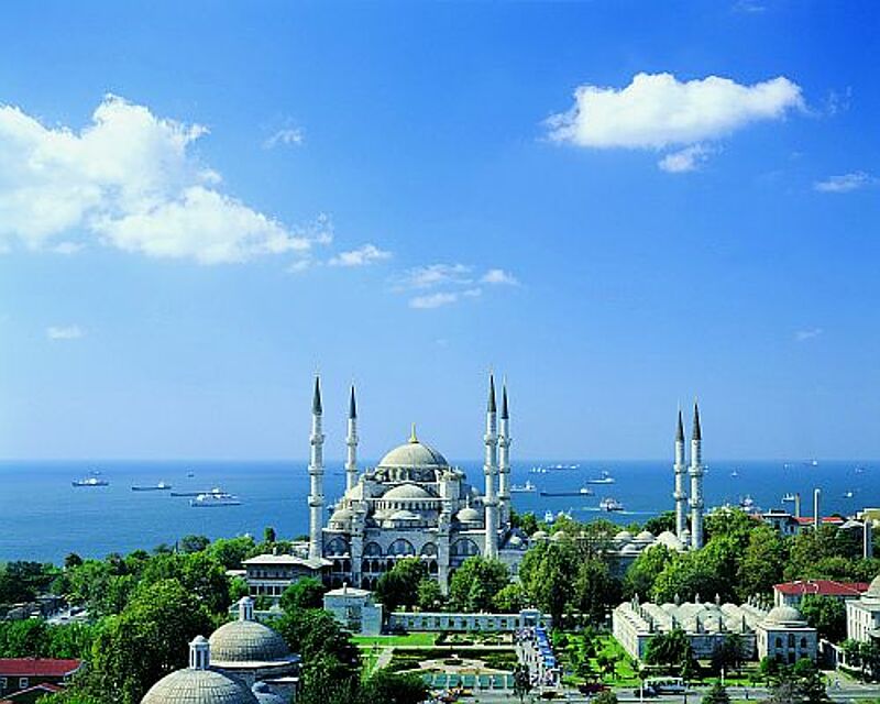 Stadt am Wasser: Blick auf die Blaue Moschee am Goldenen Horn. Foto: Gebeco