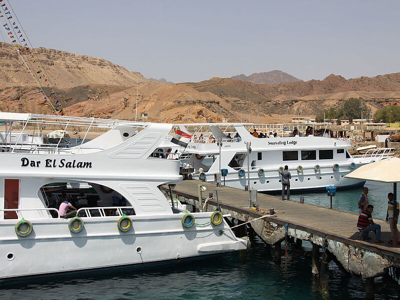 Ausflugsboote in Sharm el Sheikh. Foto: ah