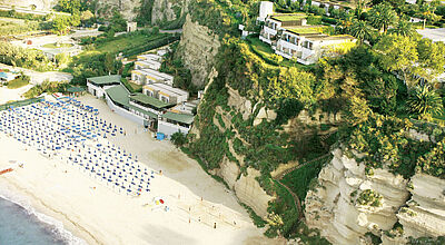Breiter Strand des Aldiana Clubs Rocca Nettuno Calabria
