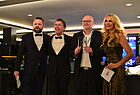 Auch Sonnenklar-Chef Andreas Lambeck (dritter von links) erhielt von Nicko-Verkaufsleiter Christian Kaatz (links) und Geschäftsführer Guido Laukamp einen Nicko Stars Award