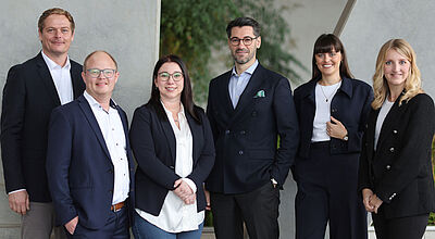 Neue Gesichter im Sales-Management von Hapag-Lloyd Cruises: Jan Viebrock, Fabian Knemeyer, Lisa Völlmert, Elvir Johic, Lina Kruse und Sarah Hartmann-Kruse (v.l.n.r.) Gruppenbild mit neuen Vertriebsmanagern der Reederei Hapag-Lloyd Cruises
