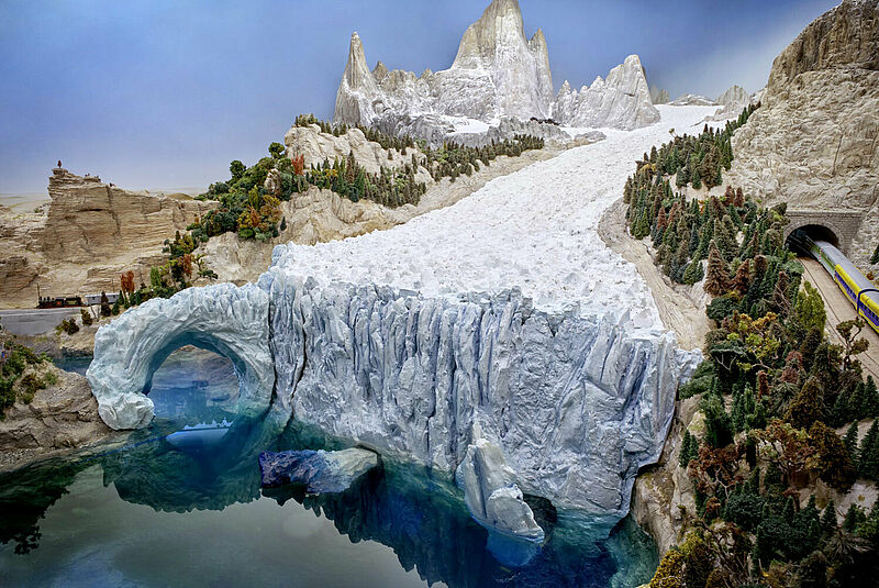 Der Perito-Moreno-Gletscher mit dem Fitz Roy en miniature