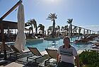 Tobias Bening (Ikarus Tours) an einem der Pools im Nobu Los Cabos