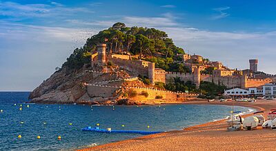 Katalonien – im Bild Tossa del Mar – ist drittwichtigstes Ziel für deutsche Gäste