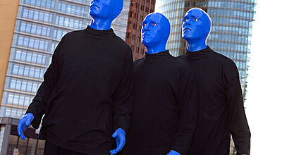 Die berühmt-berüchtigte Blue Man Group geht bei NCL an Bord.