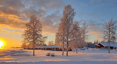 Das Feriendorf Kukkolaforsen in Schwedisch-Lappland ist neu bei Tuja Reisen im Winter
