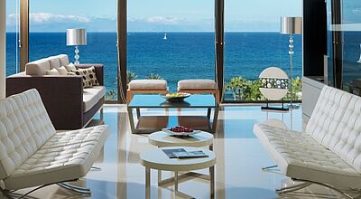 Vom Privilege-Saal im H10 Conquistador auf Teneriffa schauen die Gäste direkt aufs Meer