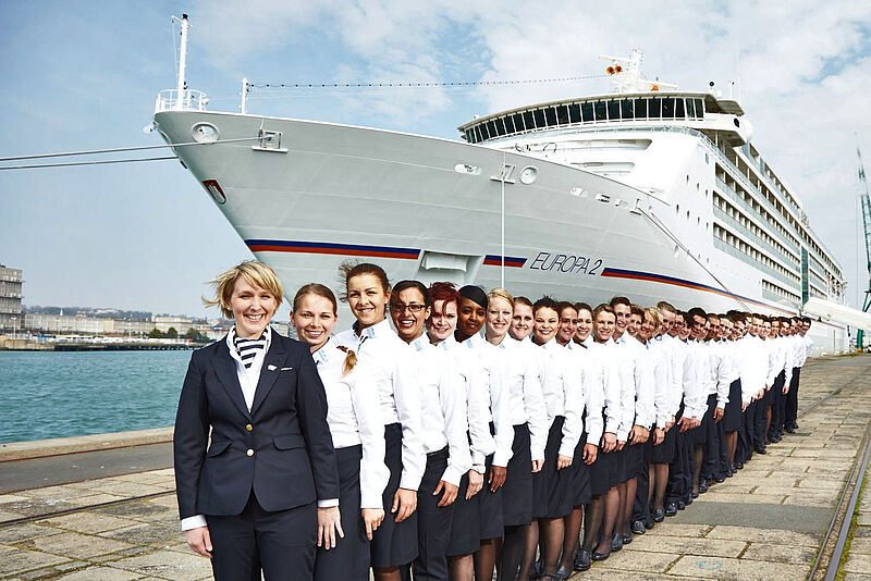 Flotte und Crew von Hapag-Lloyd Cruises erhalten im neuen Insight Guides Cruising & Cruise Ships Bestnoten. Foto: Hapag-Lloyd Cruises Flotte und Crew von Hapag-Lloyd Cruises erhalten im neuen Insight Guides Cruising & Cruise Ships Bestnoten. Foto: Hapag-Lloyd Cruises